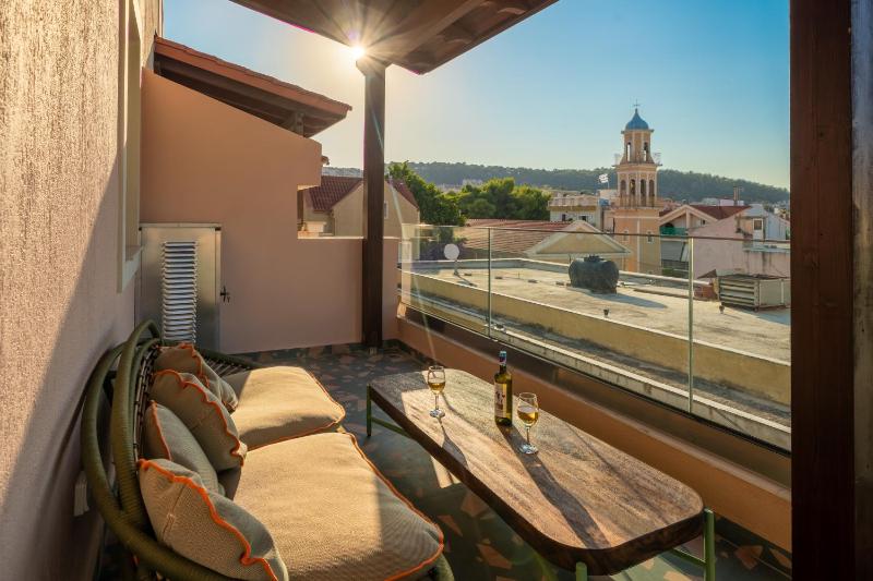 Pink Panther Maisonette Suite - image 41