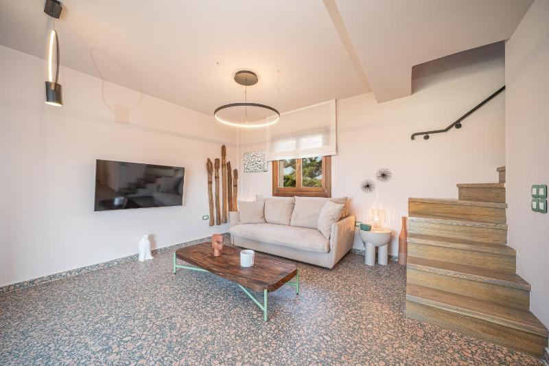 Pink Panther Maisonette Suite - image 24