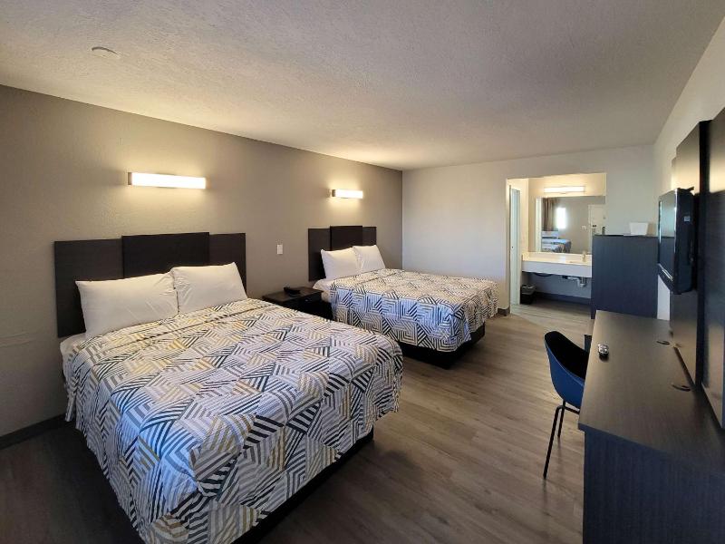 Queen Room with Two Queen Beds - Non-Smoking image 1