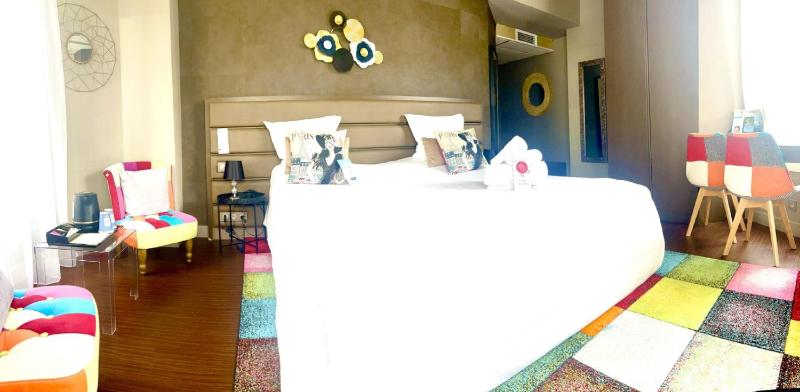 2 Single Beds - Superior Room image 3