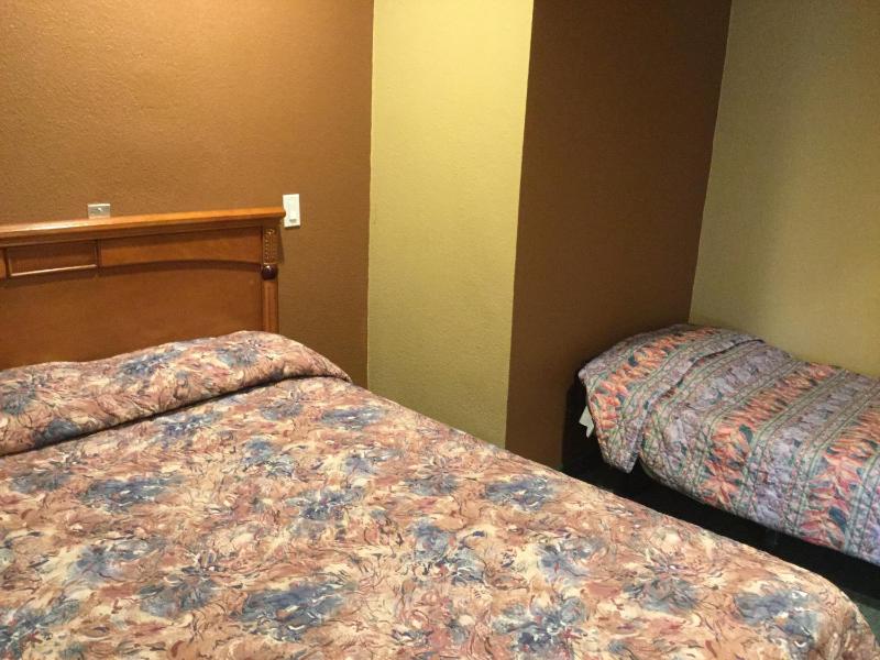 Beverly Inn - image 2