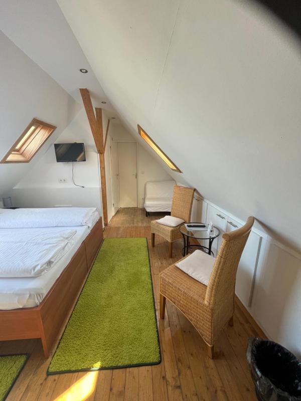 Classic Quadruple Room image 4