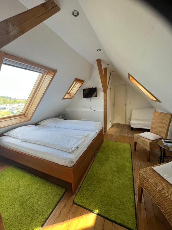 Classic Quadruple Room image 2