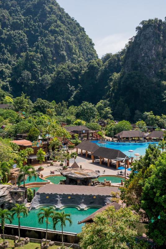 Ipoh Tambun Lost World Sunway Onsen Mina 3R2B 8pax - image 12