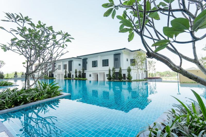 Ipoh Tambun Lost World Sunway Onsen Mina 3R2B 8pax - image 13