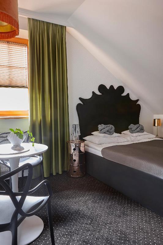 Deluxe Double Room image 1