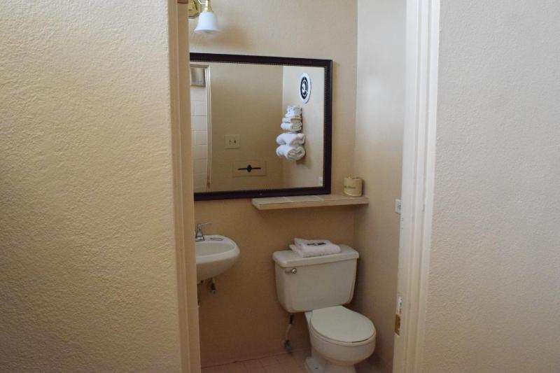 Double Room with Two Double Beds image 4