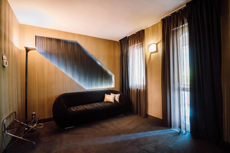 Executive Suite 5* image 3