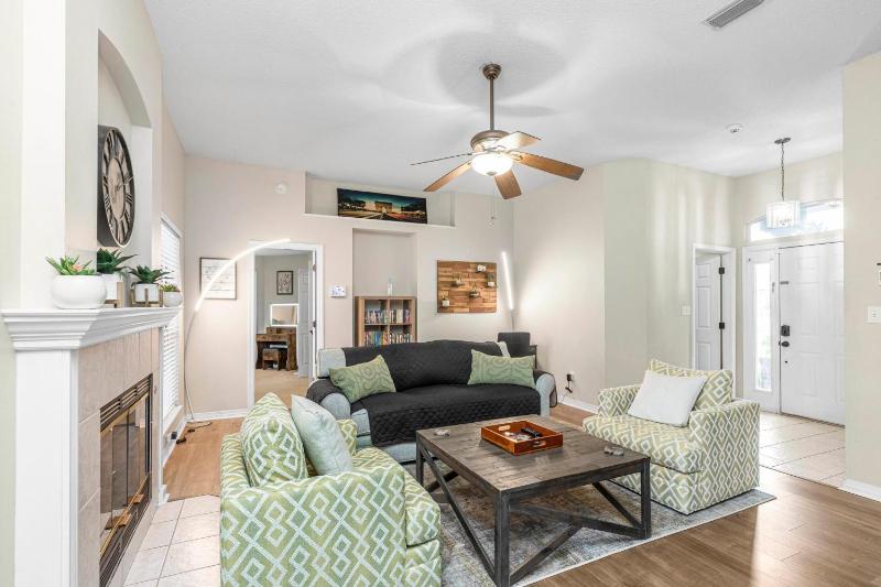 Breeze - Family Retreat with Game Room - image 10
