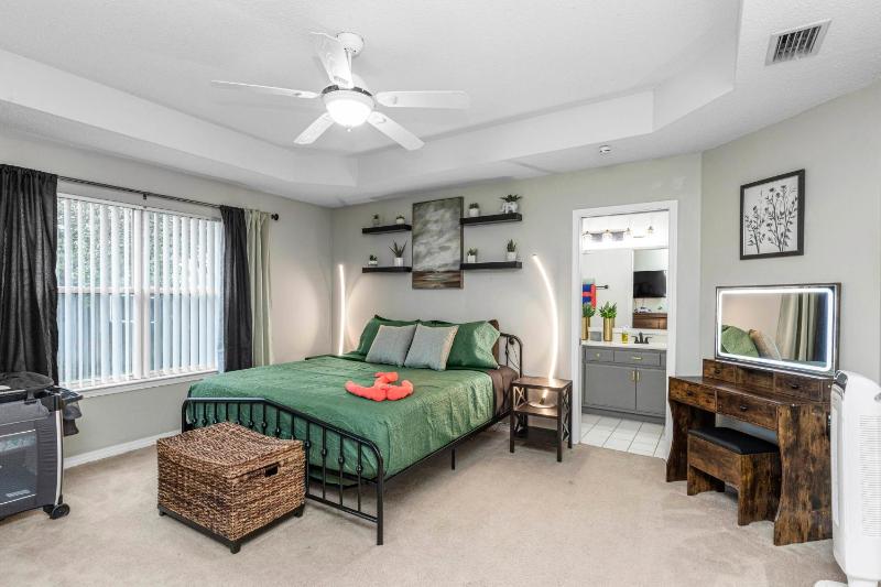 Breeze - Family Retreat with Game Room - image 1