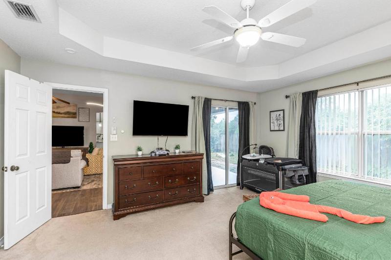 Breeze - Family Retreat with Game Room - image 8