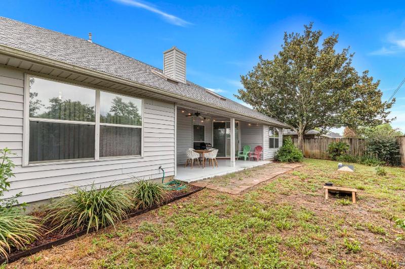 Breeze - Family Retreat with Game Room - image 6