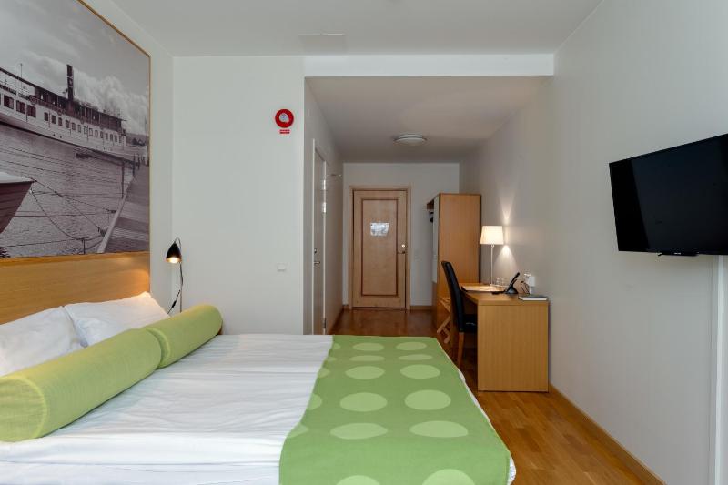 Standard Double Room image 4