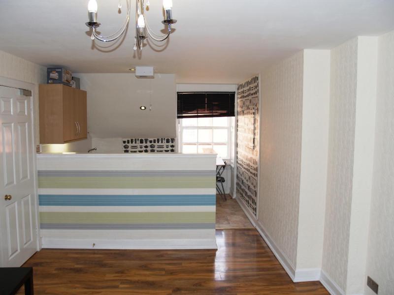 One-Bedroom Apartment 6 image 2