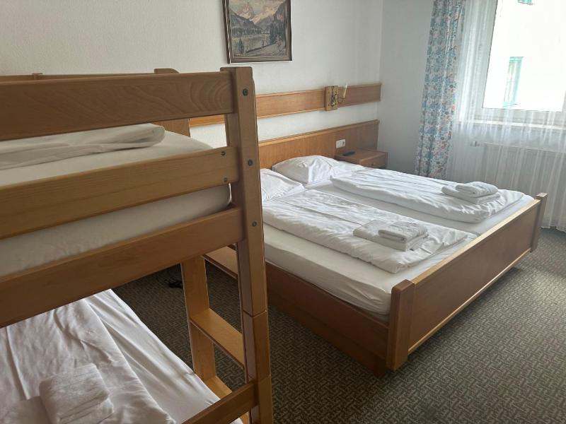 Economy Quadruple Room image 1