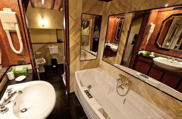 Superior Junior Suite image 2