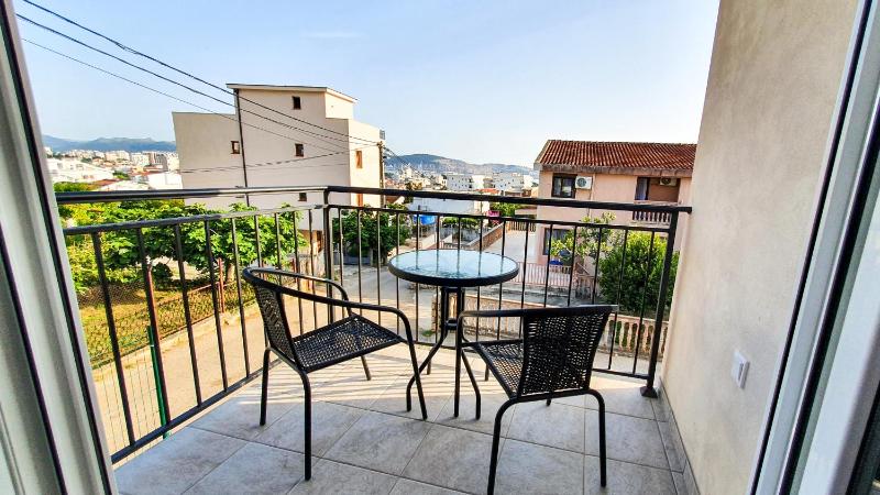 Bonaca Holiday Apartments Bar - image 15