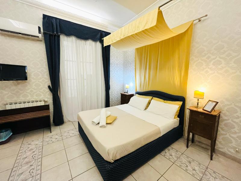 Double Room image 4