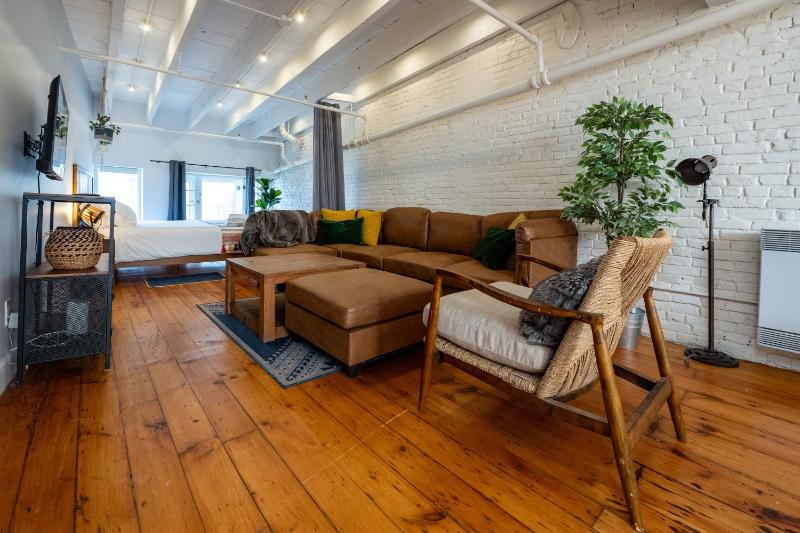 North House - Stunning Old Montreal Penthouse - image 14