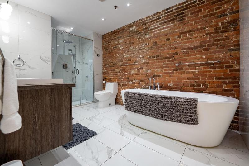 North House - Stunning Old Montreal Penthouse - image 3