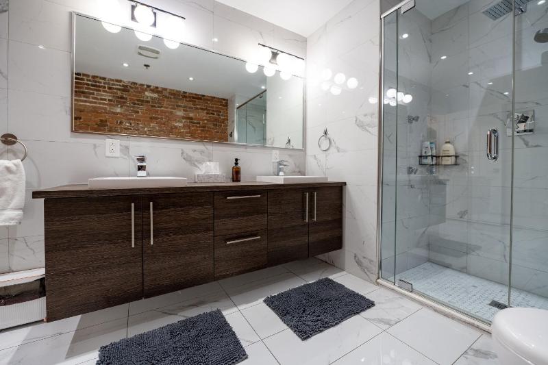 North House - Stunning Old Montreal Penthouse - image 15