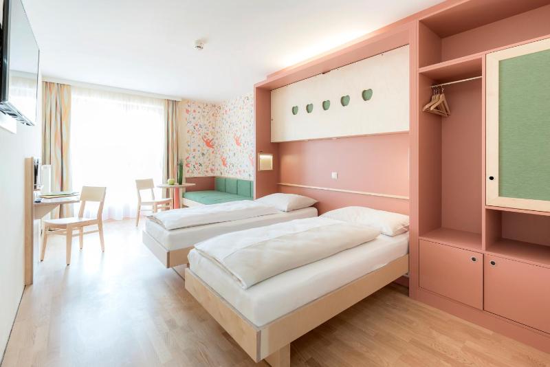 Superior Quadruple Room image 1