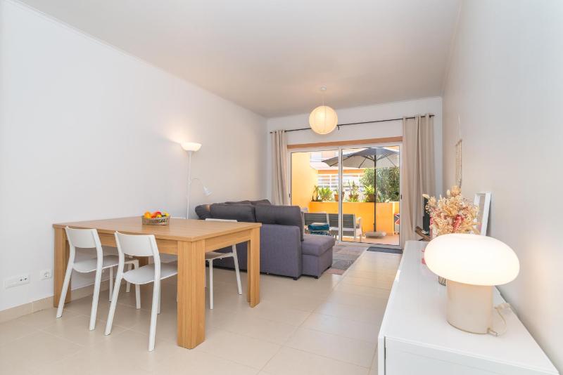 Casa Nobre 2BDR - 4 mins walk Train Station - Pool - Patio - Quiet - image 6