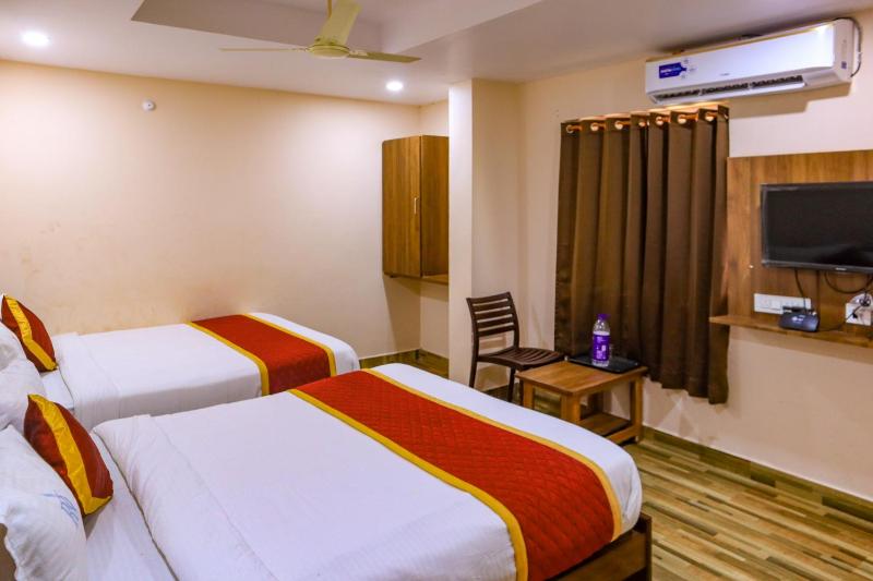Deluxe Queen Room with Two Queen Beds image 1