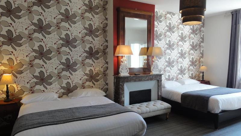 Family Room image 3