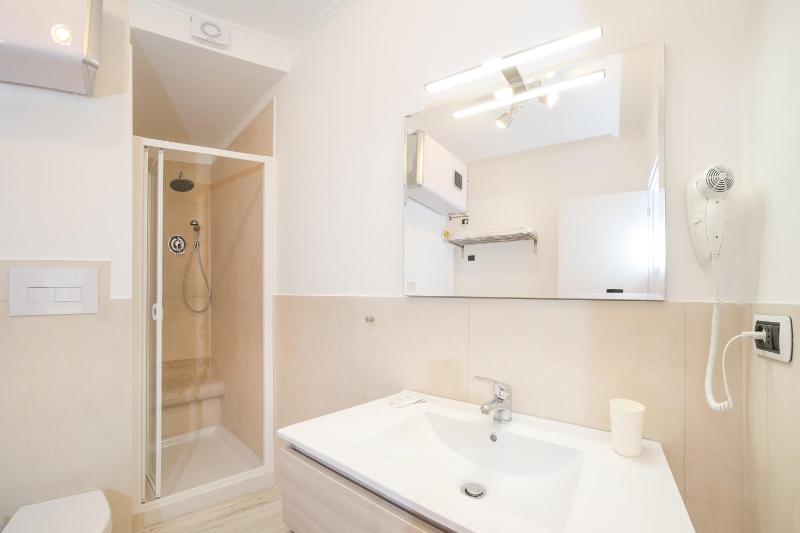 Deluxe Room image 4