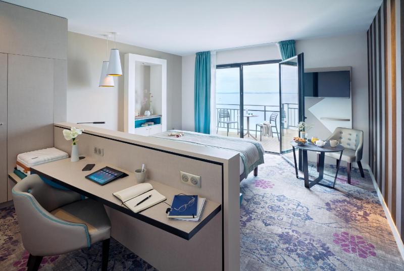 Comfort Room with Sea View image 4
