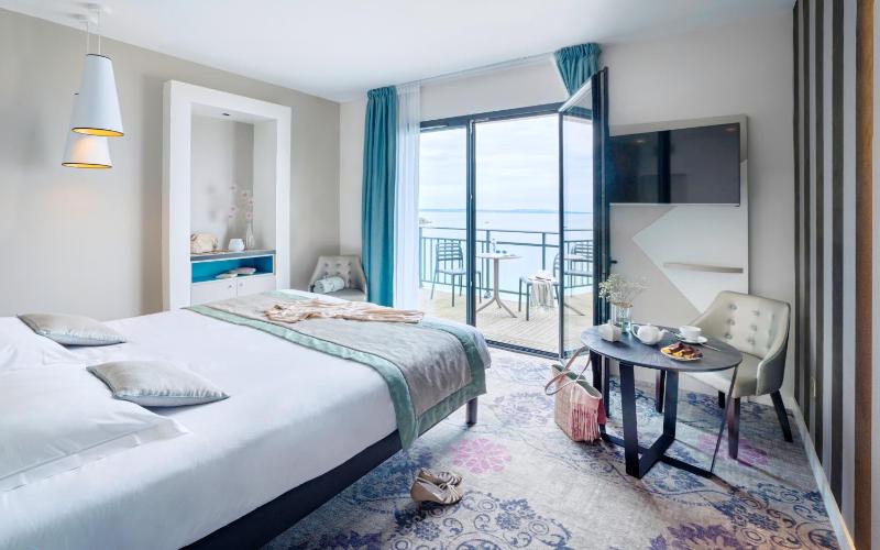 Comfort Room with Sea View image 3