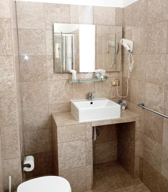 Quadruple Room image 2