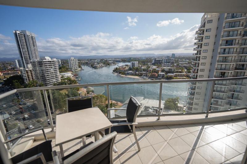 Chevron Renaissance - Resort Style Living by Gold Coast Premium - image 6