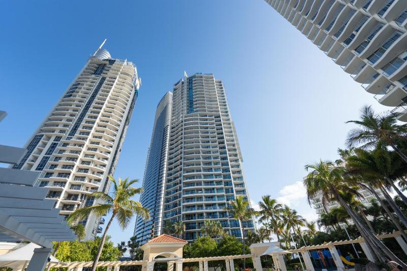 Chevron Renaissance - Resort Style Living by Gold Coast Premium - image 13