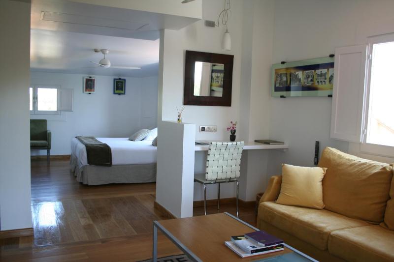 Modernist Junior Suite image 3