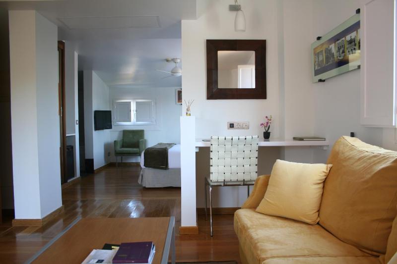 Modernist Junior Suite image 4