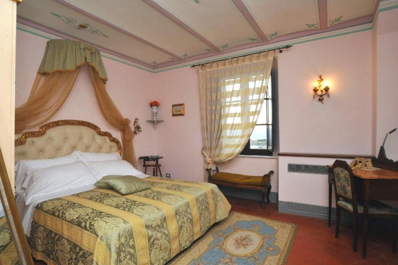 Superior Double Room image 3