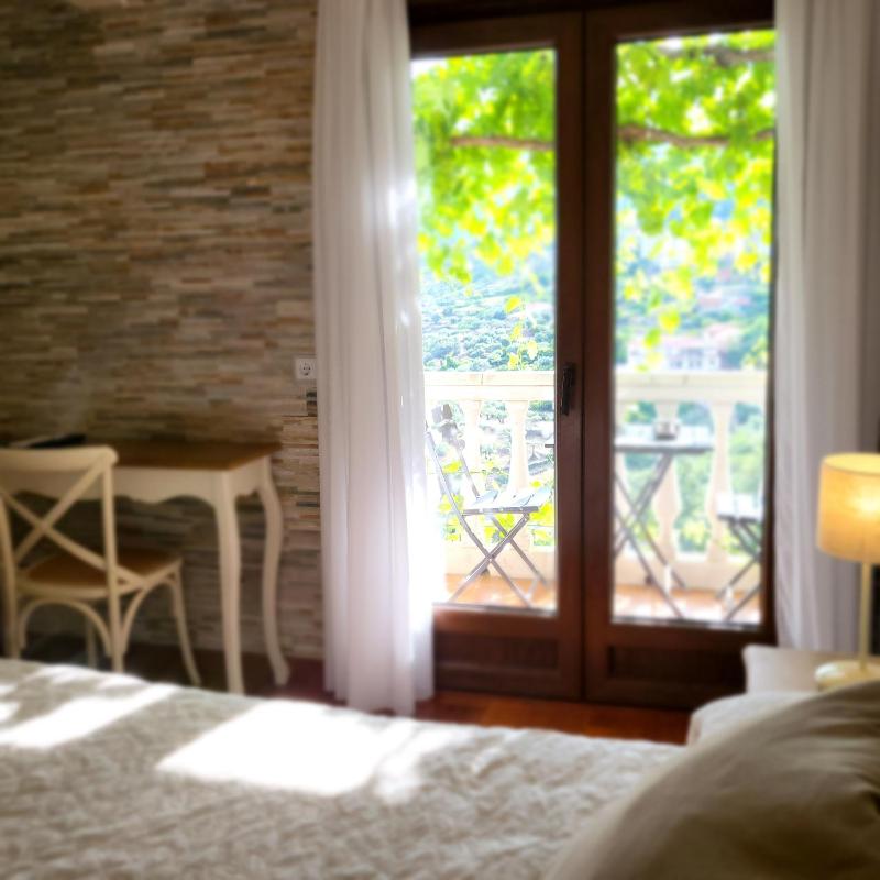 Economy Double Room image 4