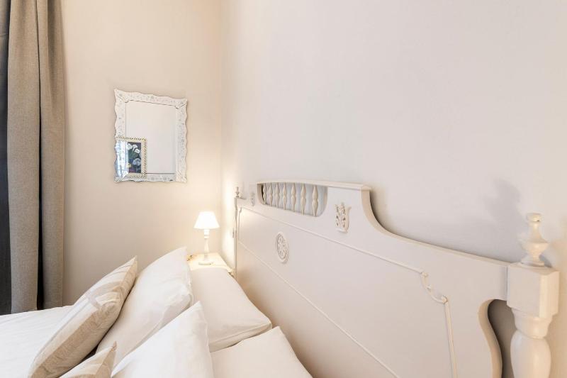 Standard Double Room image 4