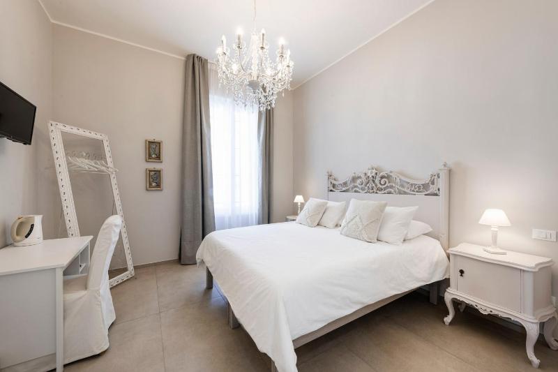 Standard Double Room image 2