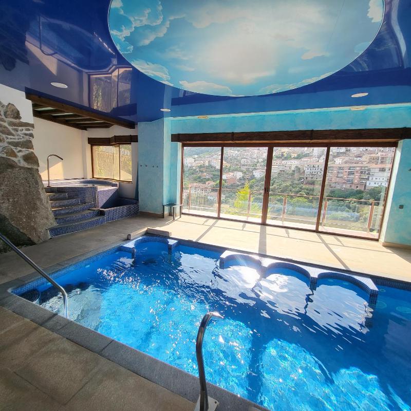 Double Room with Spa Access image 3