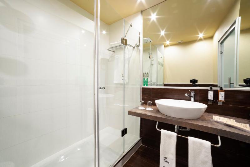 Double or Twin Room (1-2 Adults) image 3