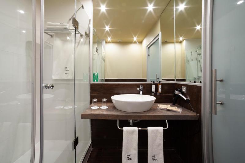 Single Room image 4