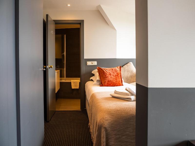 Standard Quadruple Room image 4