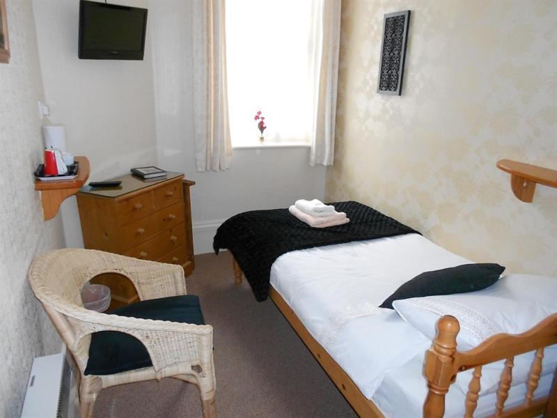 Single Room with Shower image 3