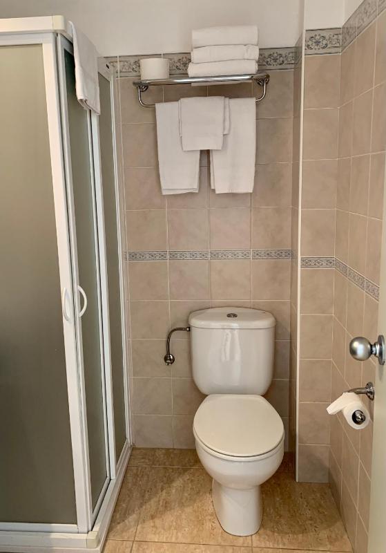 Standard Quadruple Room image 2