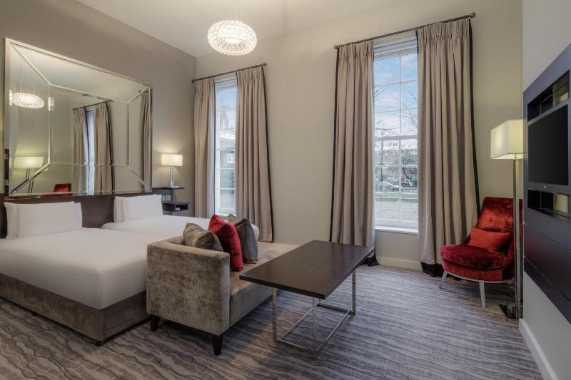 Twin Room image 3