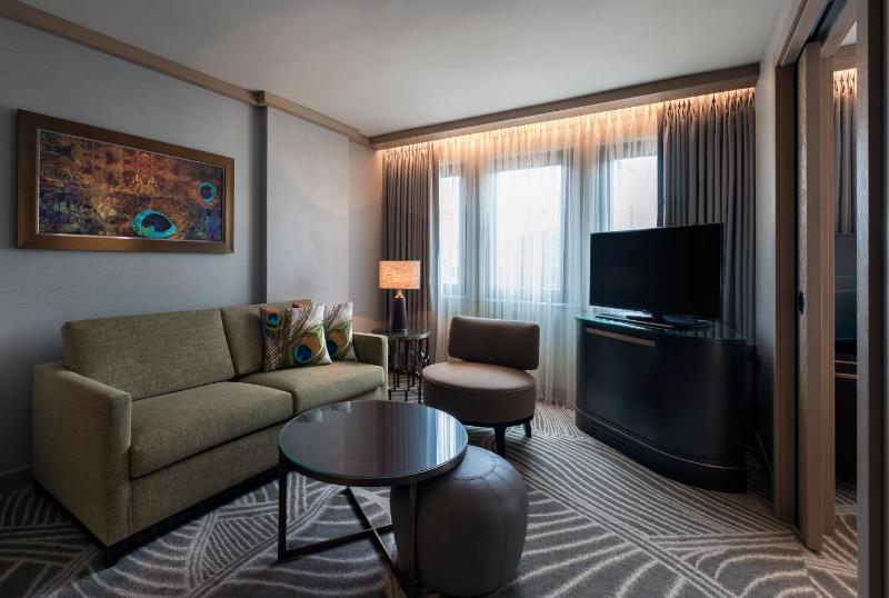 One-Bedroom King Suite image 4