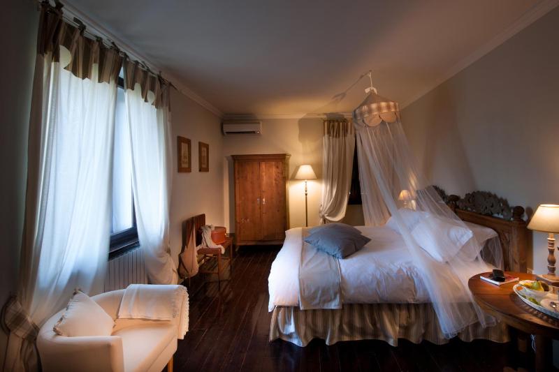 Triple Room with Private External Bathroom image 1